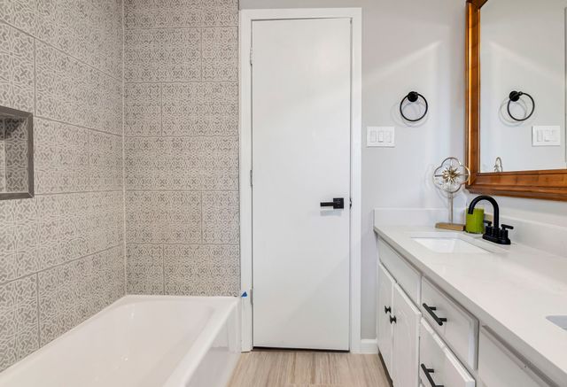 305 Northglen Drive, Hurst, TX 76054