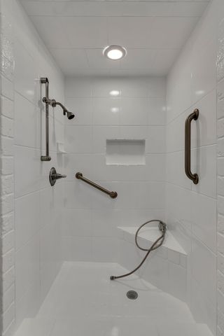 305 Northglen Drive, Hurst, TX 76054