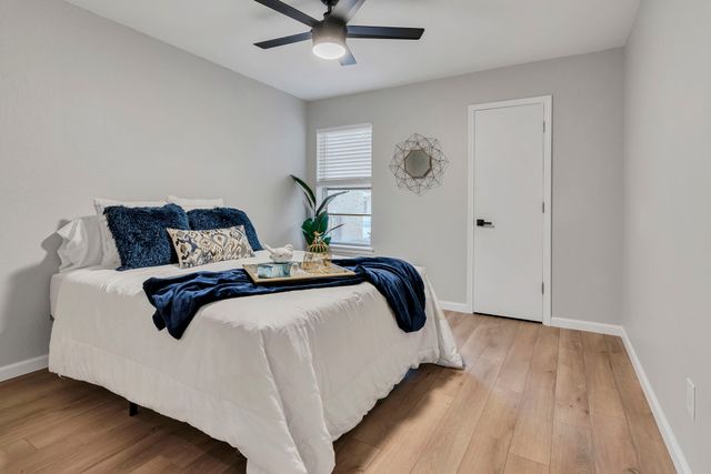 305 Northglen Drive, Hurst, TX 76054