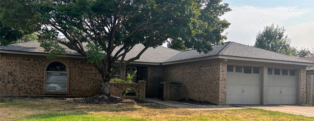 305 Northglen Drive, Hurst, TX 76054