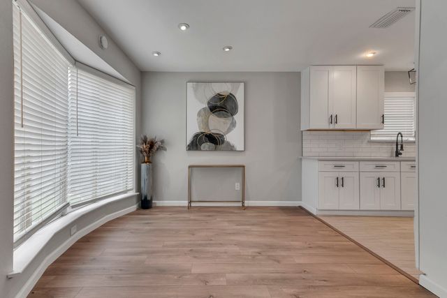 305 Northglen Drive, Hurst, TX 76054