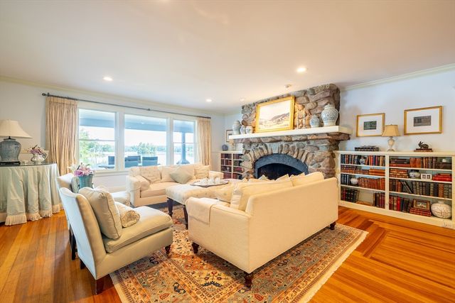 15 Geneva Rd, Andover, MA 01810