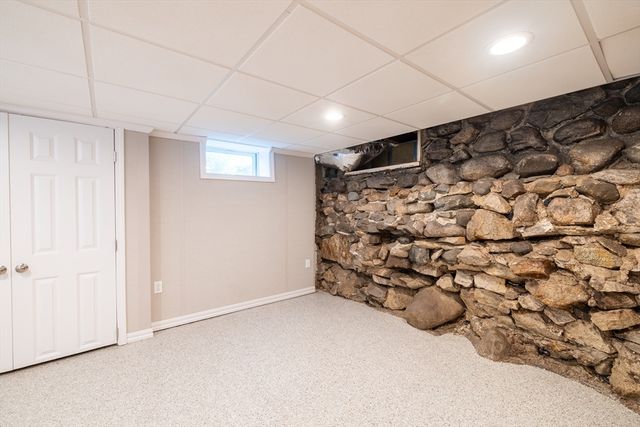 15 Geneva Rd, Andover, MA 01810