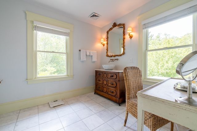 15 Geneva Rd, Andover, MA 01810