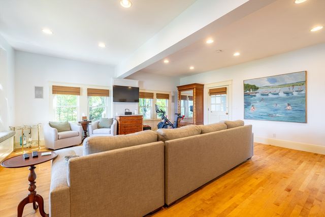 15 Geneva Rd, Andover, MA 01810