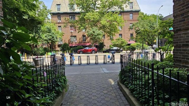 82-16 34th Avenue 4H, Jackson Heights, NY 11372