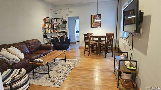 82-16 34th Avenue 4H, Jackson Heights, NY 11372