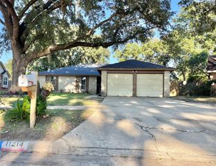 11214 Fleur Drive, Houston, TX 77065