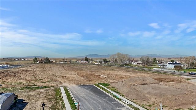 5800 W 4050 S, Hooper, UT 84315