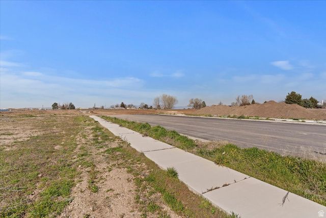 5800 W 4050 S, Hooper, UT 84315