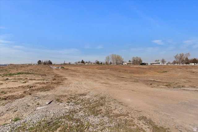 5800 W 4050 S, Hooper, UT 84315