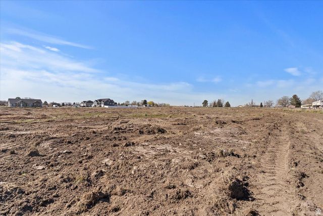 5800 W 4050 S, Hooper, UT 84315