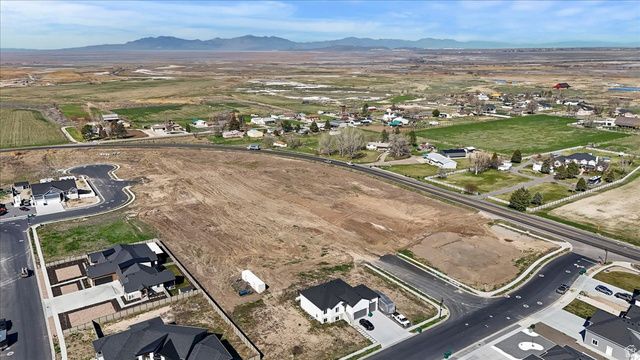5800 W 4050 S, Hooper, UT 84315