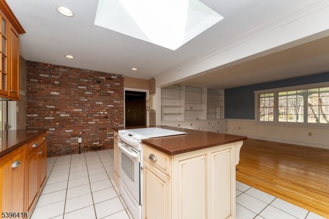 31 CHERRYVILLE HOLLOW ROAD, Raritan Twp., NJ 08822