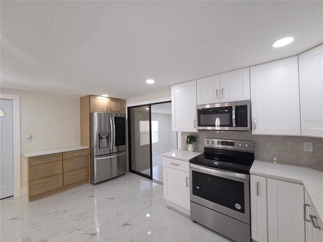 1230 KEW CIRCLE, Lakeland, FL 33815