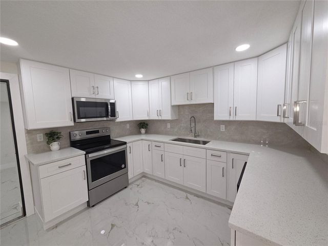 1230 KEW CIRCLE, Lakeland, FL 33815
