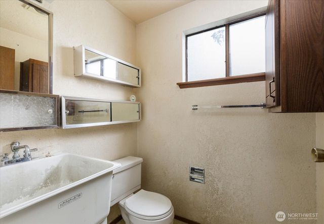 2681 Olympic Drive, Oak Harbor, WA 98277