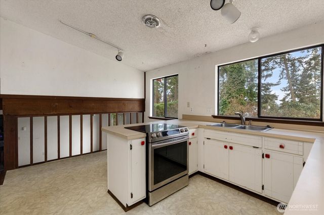 2681 Olympic Drive, Oak Harbor, WA 98277