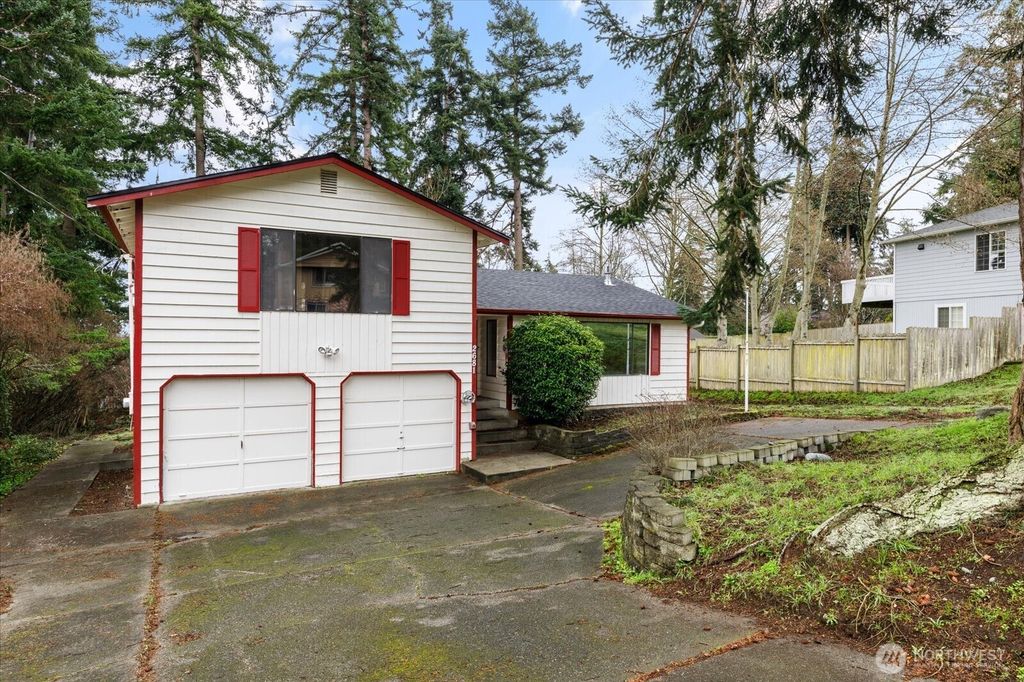 2681 Olympic Drive, Oak Harbor, WA 98277