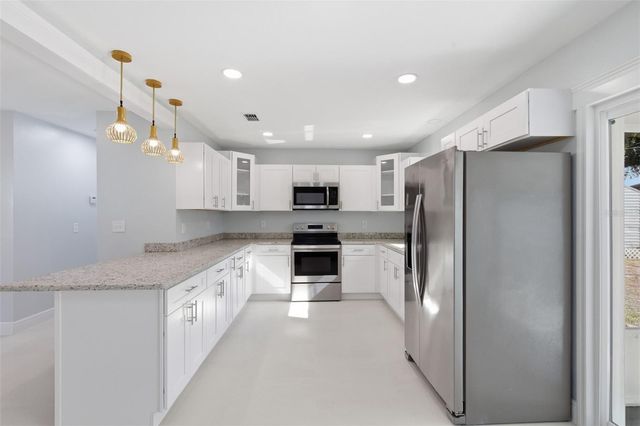 112 FLORAL DRIVE, Tampa, FL 33613