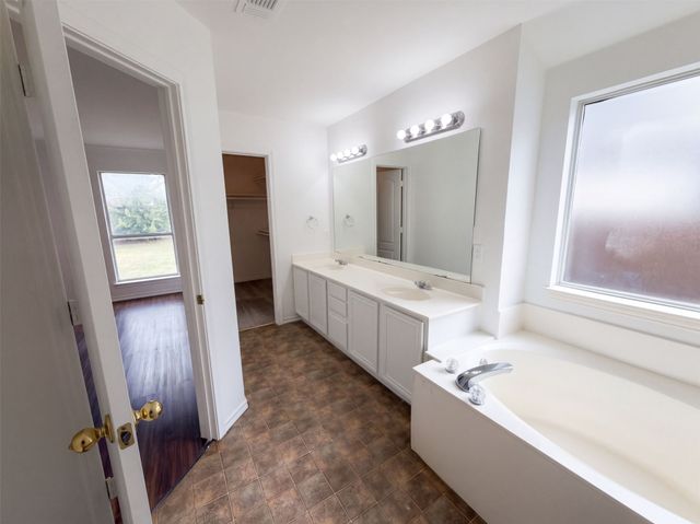 208 Comanche Trail, Alvarado, TX 76009