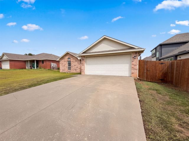 208 Comanche Trail, Alvarado, TX 76009