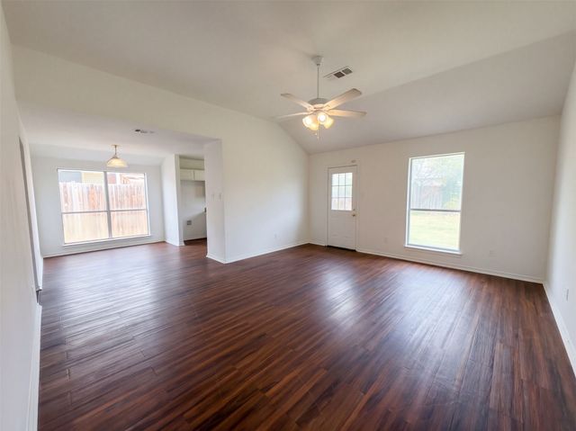 208 Comanche Trail, Alvarado, TX 76009