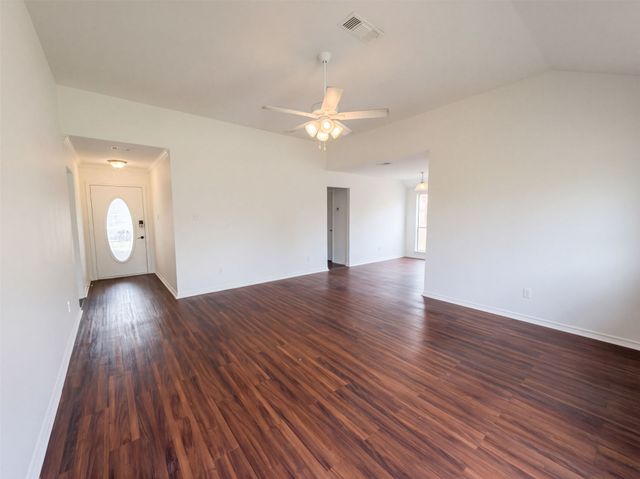 208 Comanche Trail, Alvarado, TX 76009
