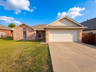 208 Comanche Trail, Alvarado, TX 76009