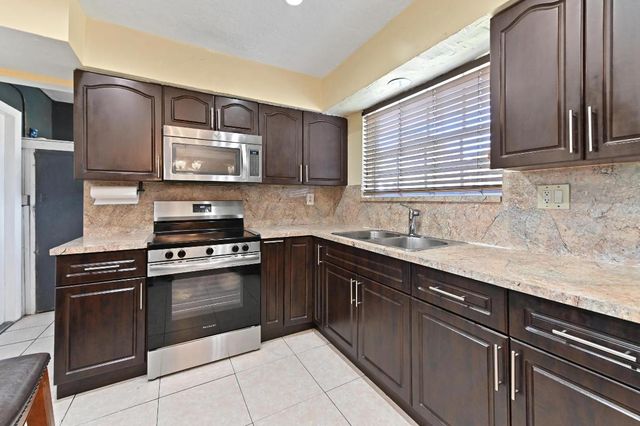 2991 SW 8th Street, Fort Lauderdale, FL 33312