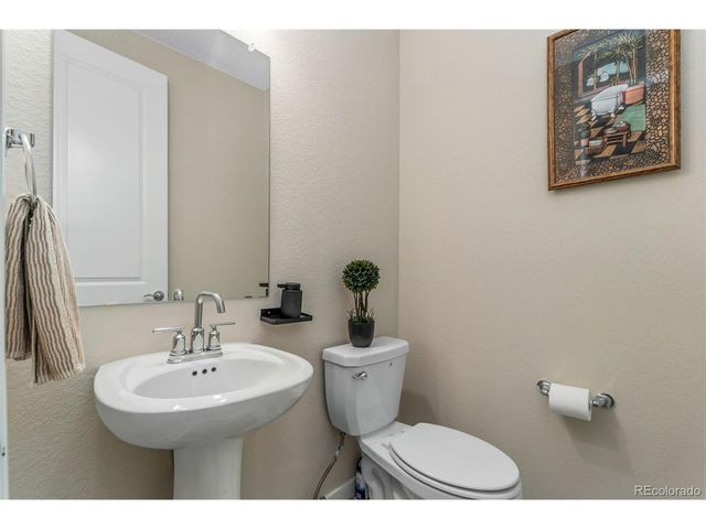 23933 E 39th Ave, Aurora, CO 80019