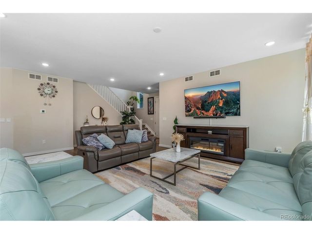 23933 E 39th Ave, Aurora, CO 80019