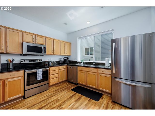 17473 Sw OCTOBER Ct, Beaverton, OR 97003