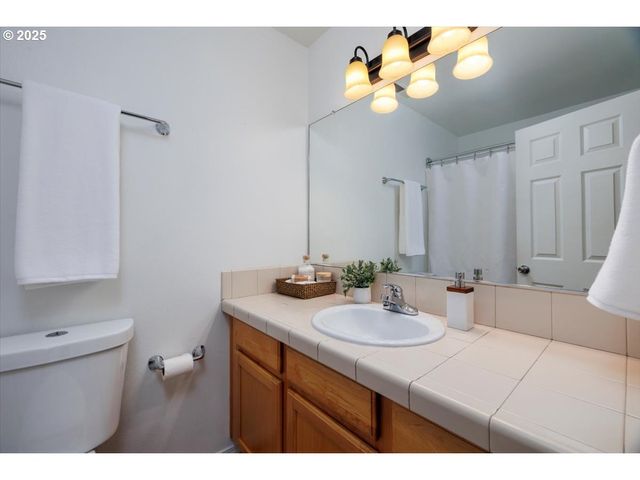 17473 Sw OCTOBER Ct, Beaverton, OR 97003