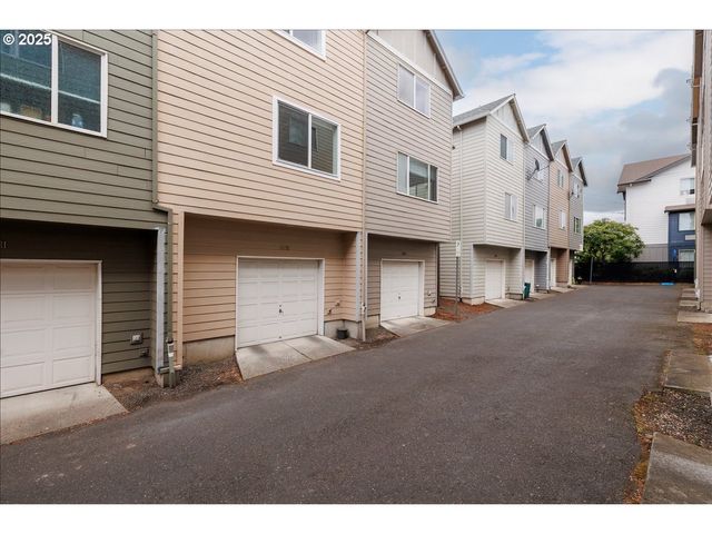 17473 Sw OCTOBER Ct, Beaverton, OR 97003