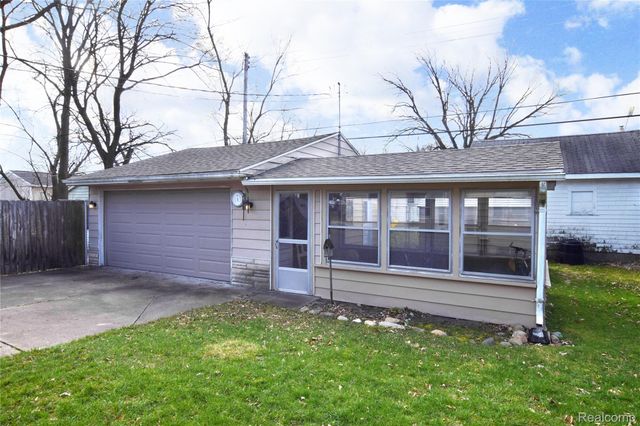 420 Burroughs Avenue, Flint, MI 48507