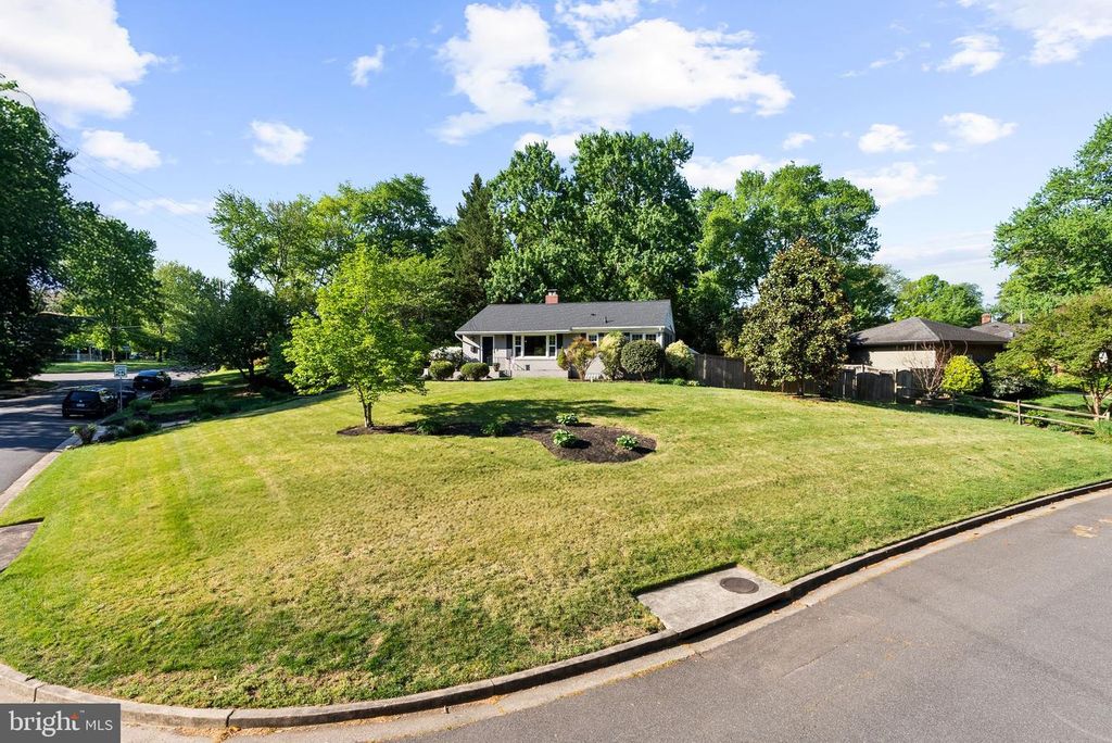 2001 PAUL SPRING PKWY, Alexandria, VA 22308