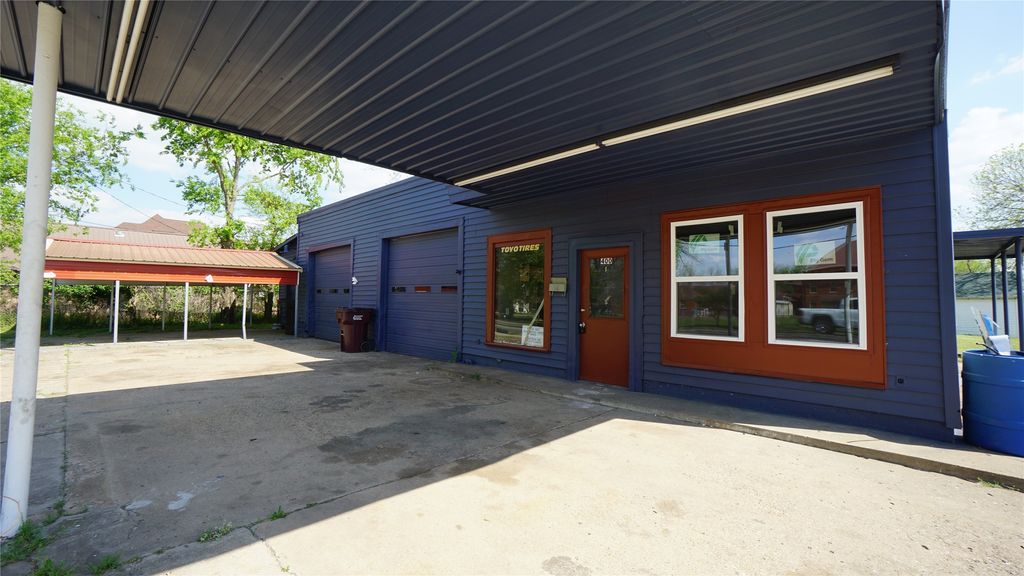 400 E Main Street, Honey Grove, TX 75446