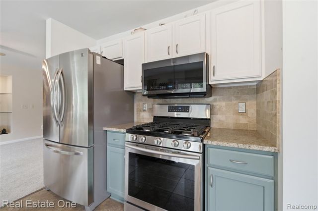 8576 Barrington Drive, Ypsilanti, MI 48198