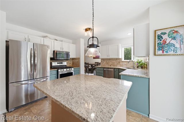 8576 Barrington Drive, Ypsilanti, MI 48198