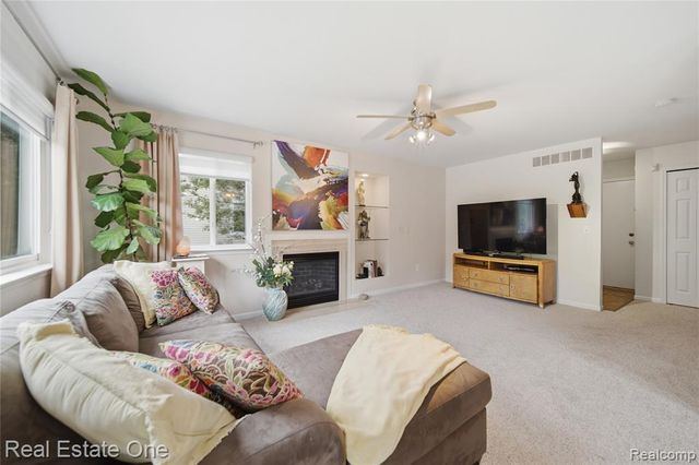 8576 Barrington Drive, Ypsilanti, MI 48198