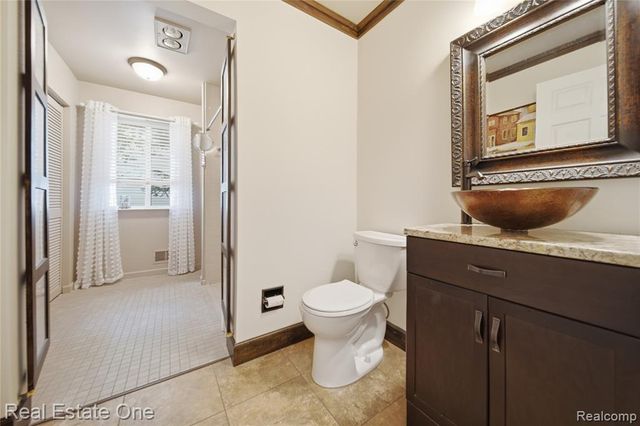 8576 Barrington Drive, Ypsilanti, MI 48198
