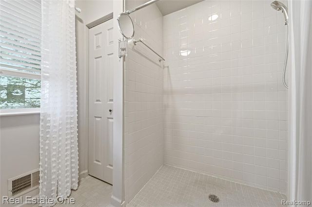 8576 Barrington Drive, Ypsilanti, MI 48198