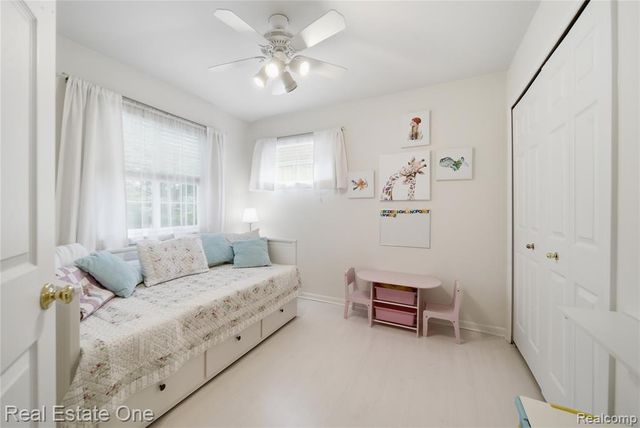 8576 Barrington Drive, Ypsilanti, MI 48198