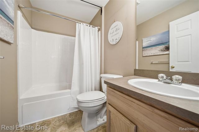 8576 Barrington Drive, Ypsilanti, MI 48198