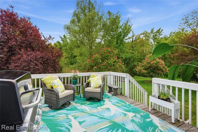 8576 Barrington Drive, Ypsilanti, MI 48198