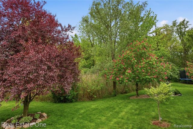 8576 Barrington Drive, Ypsilanti, MI 48198