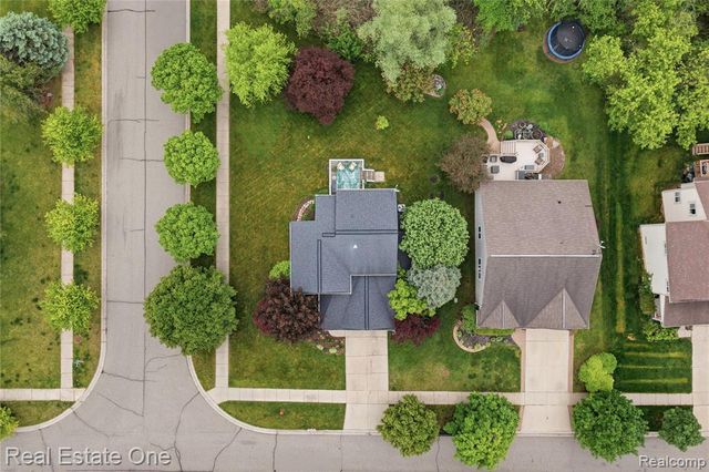 8576 Barrington Drive, Ypsilanti, MI 48198