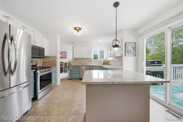 8576 Barrington Drive, Ypsilanti, MI 48198
