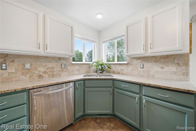 8576 Barrington Drive, Ypsilanti, MI 48198